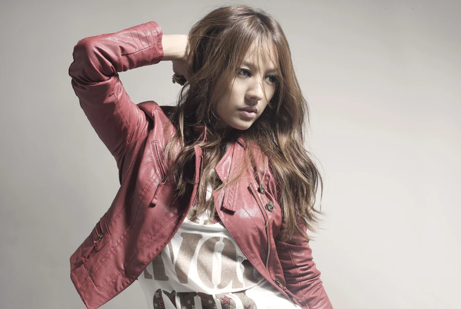 Lee Hyori giới thiệu thời trang thu đông 2010-2011