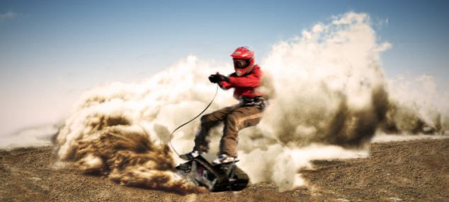 The DTV Shredder can hit speeds of up to 30mph Read more: http://www.dailymail.co.uk/sciencetech/article-1311661/The-DTV-Shredder-The-incredible-motorised-skateboard-looks-like-tank.html#ixzz0zSeBf5wM