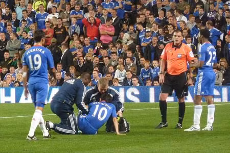 Ancelotti lo ngại cho chấn thương Chelsea