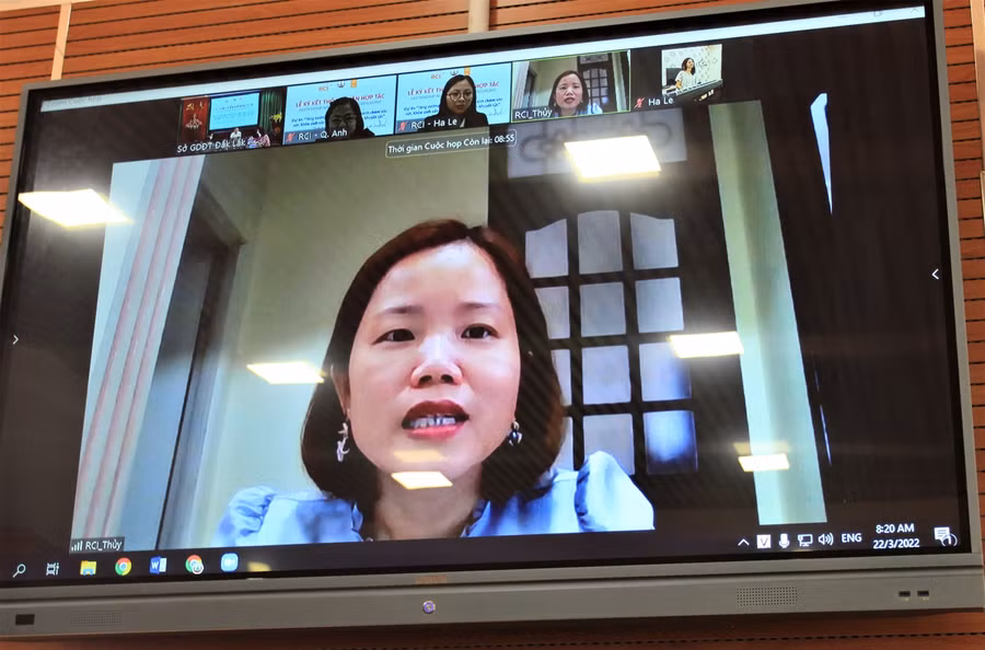 Bà Nguyễn Thanh Thuỷ - Giám đốc Trung tâm RCI phát biểu tại đầu cầu (TP Hà Nội);