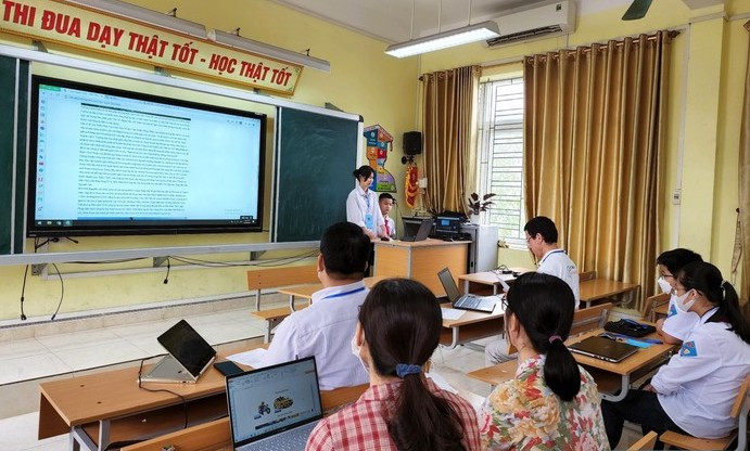 Giờ lên lớp của học sinh khối THCS thị xã Đông Triều. Giờ lên lớp của học sinh khối THCS thị xã Đông Triều.