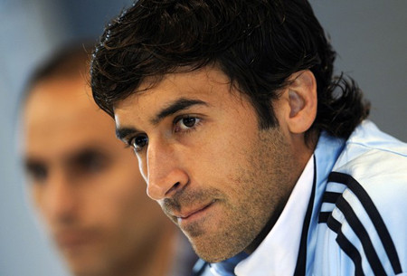 Raul Gonzalez cho biết vẫn đặt niềm tin vào HLV Pellegrini Raul Gonzalez cho biết vẫn đặt niềm tin vào HLV Pellegrini