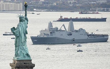 Tàu chiến tỷ đô làm từ thép của Tòa tháp đôi cập bến New York