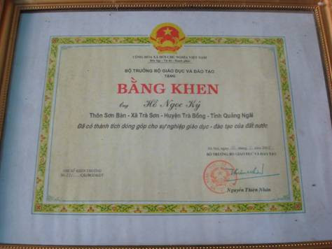 Bằng khen ông Hồ Ngọc Ký của Bộ trưởng Bộ Giáo dục và Đào tạo Nguyễn Thiện Nhân Bằng khen ông Hồ Ngọc Ký của Bộ trưởng Bộ Giáo dục và Đào tạo Nguyễn Thiện Nhân