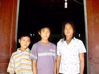 3 mẹ con em Bích - cầm lắm những tấm lòng