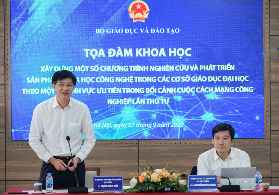 TS Trịnh Xuân Hiếu, Vụ trưởng Vụ KHCN&MT chủ trì tọa đàm