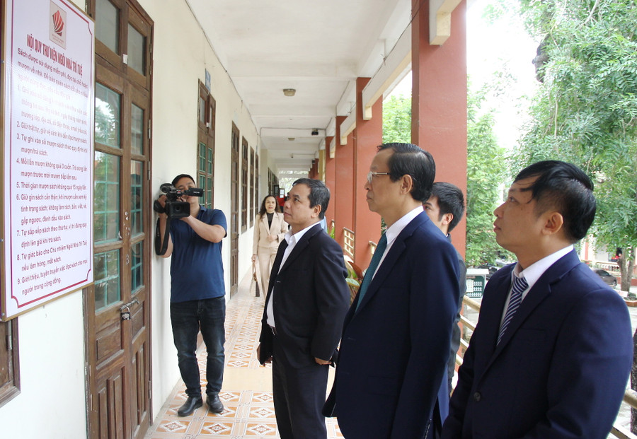 Thứ trưởng Phạm Ngọc Thưởng thăm không gian Ngôi nhà trí tuệ.