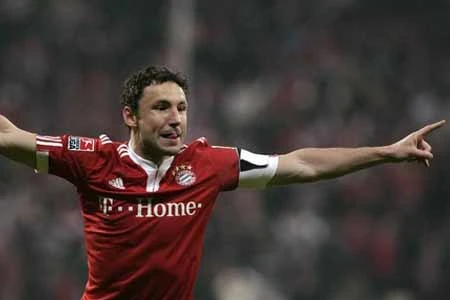 Van Bommel sắp trở thành tân binh của AC Milan