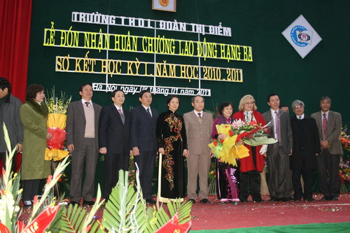 Trường THDL Đoàn Thị Điểm đón nhận Huân chương Lao động hạng Ba