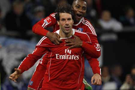 Ruud van Nistelrooy (trước) sẽ trở lại sân Bernabeu? 1