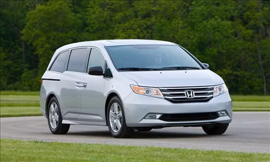 Những mẫu xe 2011 tiết kiệm nhiên liệu nhất ảnh 12