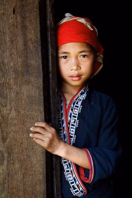 Bé gái người Dao Đỏ.