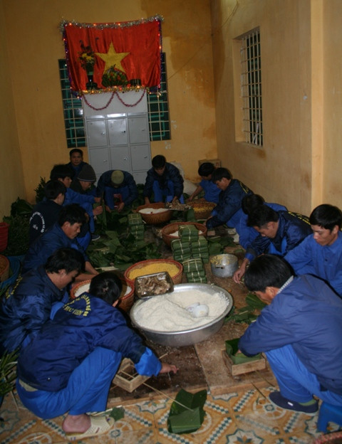 đây còn là dịp để mỗi cán bộ và học viên giao lưu thân thiện với nhau, tạo không khí ngày tết cổ truyền của dân tộc thật sự vui tươi, đầm ấm