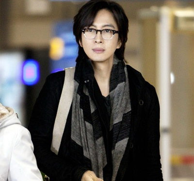 Bae Yong Joon nhập viện vì chấn thương cổ