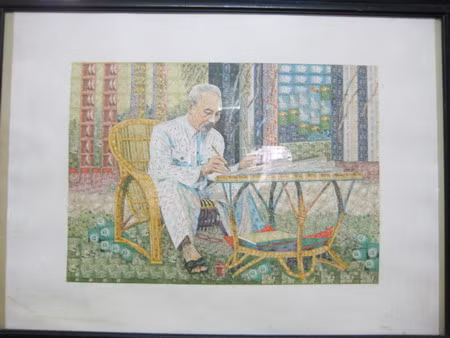 Người "vẽ" tranh Bác Hồ bằng tem
