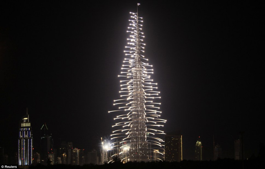 Tại tháp Burj Khalifa, Dubai, các tiểu vương quốc A rập