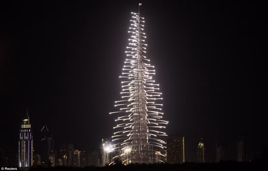 Tại tháp Burj Khalifa, Dubai, các tiểu vương quốc A rập