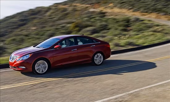 Những mẫu xe 2011 tiết kiệm nhiên liệu nhất ảnh 6