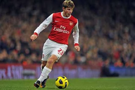 Andrey Arshavin không rời Arsenal để gia nhập Juventus