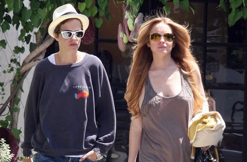 Lindsay Lohan và Samantha Ronson lại tay trong tay