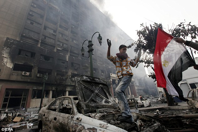 Ai Cập: Náo loạn, xác ướp 2000 tuổi bị phá hỏng ảnh 4 Luật pháp, trật tự ở Ai Cập đã hoàn toàn sụp đổ