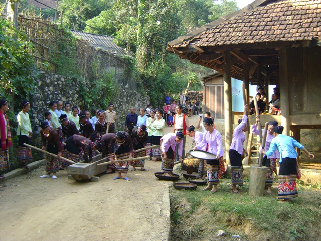 Các thành viên câu lạc bộ đang diễn tập