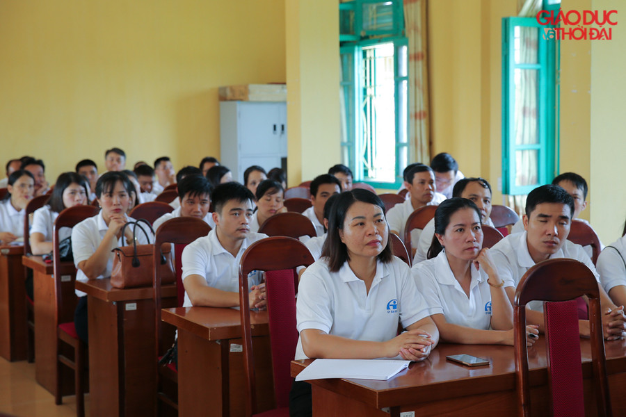 Sau đó các thầy cô cốt cán sẽ tiếp tục về tuyên truyền tới các em học sinh.