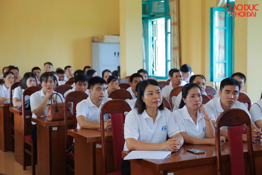 Sau đó các thầy cô cốt cán sẽ tiếp tục về tuyên truyền tới các em học sinh.