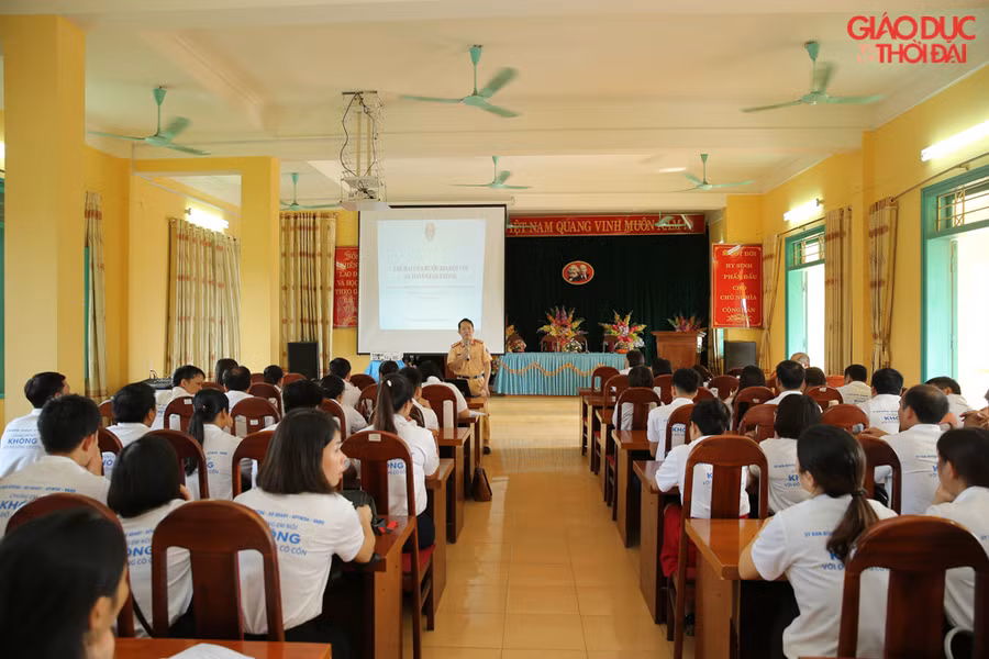 Cũng trong dịp này, Bộ GD&ĐT, UB ATGT QG, Bộ Công an… sẽ tổ chức tập huấn trực tiếp kiến thức liên quan đến qui định của pháp luật; tác hại của sử dụng đồ uống có cồn ở trẻ vị thành niên cho giáo viên nòng cốt của các trường THPT.