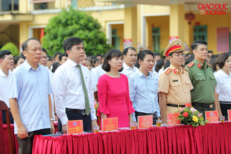 Tham dự buổi lễ có đại diện lãnh đạo Ủy ban ATGT Quốc gia, lãnh đạo Vụ Giáo dục Chính trị và Công tác HSSV - Bộ Giáo dục và Đào tạo; đại diện lãnh đạo các cơ quan: Sở Giáo dục và Đào tạo, Tỉnh đoàn TNCSHCM, Ban ATGT, Công an tỉnh, đại diện lãnh đạo, giáo viên các trường THPT và hơn 1.000 học sinh của tỉnh Tuyên Quang.