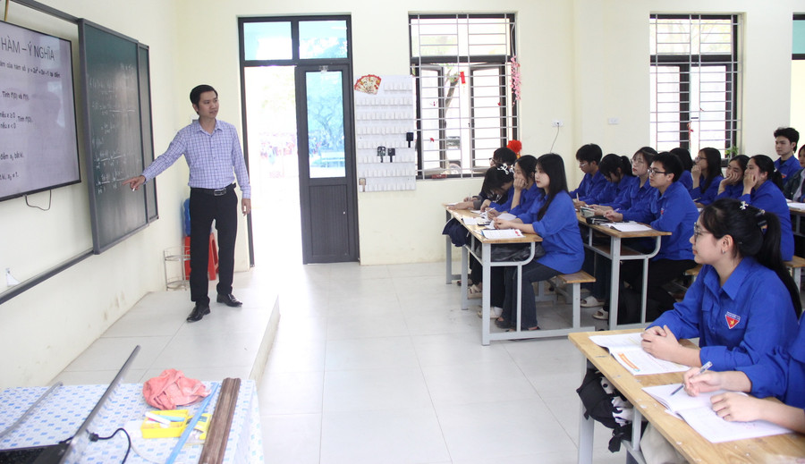 Thầy Trần Văn Tỏ luôn tìm cách liên kết chúng với ví dụ và ứng dụng trong thế giới thực