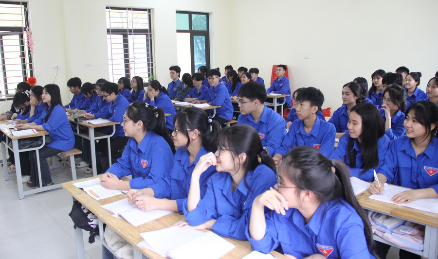 Học sinh luôn hào hứng và thích học Toán do thầy Trần Văn Tỏ giảng dạy.