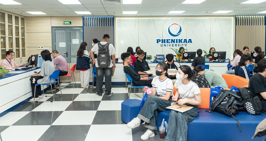 Đông đảo thí sinh tham gia xét tuyển sớm tại Trường ĐH Phenikaa. Đông đảo thí sinh tham gia xét tuyển sớm tại Trường ĐH Phenikaa.