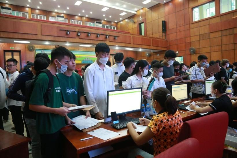 Tân sinh viên nhập Trường ĐH Giao thông vận tải (Hà Nội).