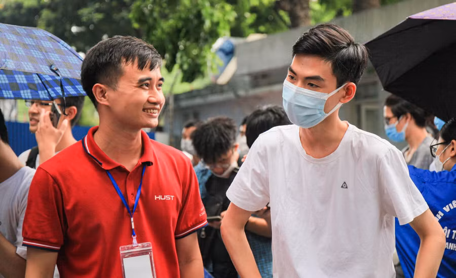 Thí sinh tham dự Kỳ thi đánh giá tư duy của Trường ĐH Bách khoa Hà Nội.