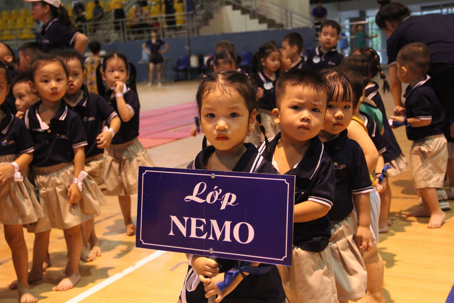 Các vận động nhí &quot;hồi hộp&quot; chuẩn bị bước vào các màn tranh tài.