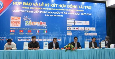 Khán đài xem pháo hoa quốc tế Đà Nẵng 2012 tới 25.000 chỗ