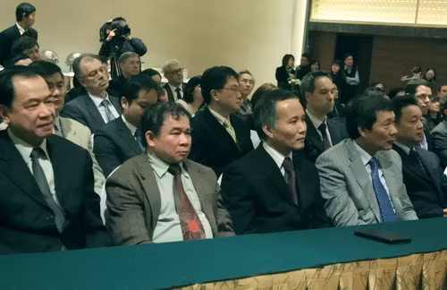 Thứ trưởng Bộ GD-ĐT Bùi Văn Ga (thứ hai, bên trái) cùng đại diện các Bộ thành viên Chính phủ Việt Nam tham dự buổi lễ. Ảnh, gdtd.vn