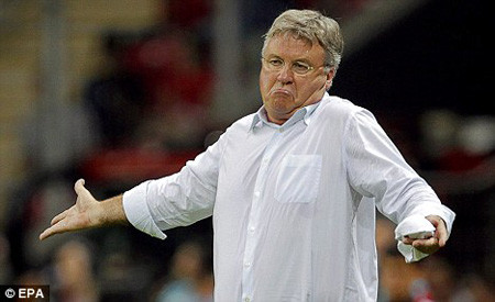 HLV Guus Hiddink đã được xác nhận điền tên vào bản hợp đồng có thời hạn 18 tháng với CLB Anzhi Makhachkala