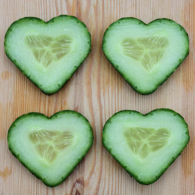 Những hình ảnh ấn tượng trong tuần ảnh 3 Slices of a heart-shaped cucumber are placed on a piece of wood at a nursery in Albertshofen, Germany. The garden shop offers cucumbers shaped like a heart for Valentine