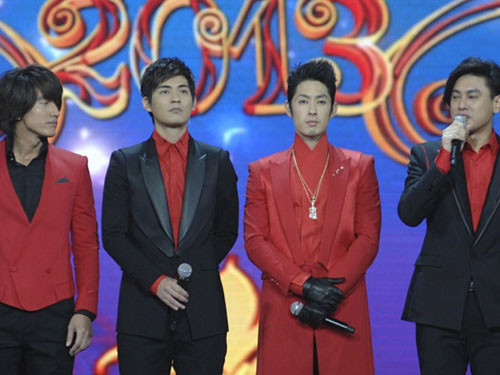 Sao châu Á hân hoan đón mừng năm mới ảnh 6