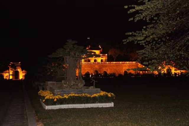 Bình yên đêm Hà Nội ngày cận Tết ảnh 9 Hoàng thành Thăng Long trầm mặc. Ảnh: gdtd.vn