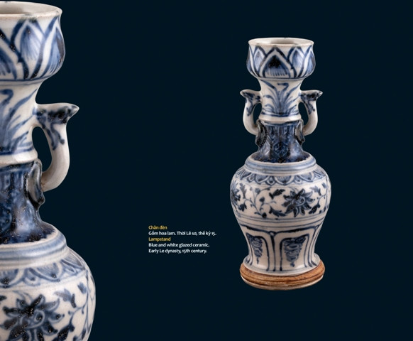 Chân đèn, gốm hoa lam, đời Lê Sơ, thế kỳ 15.