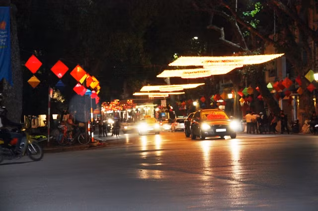 Bình yên đêm Hà Nội ngày cận Tết ảnh 6 Phố Hàng Khay