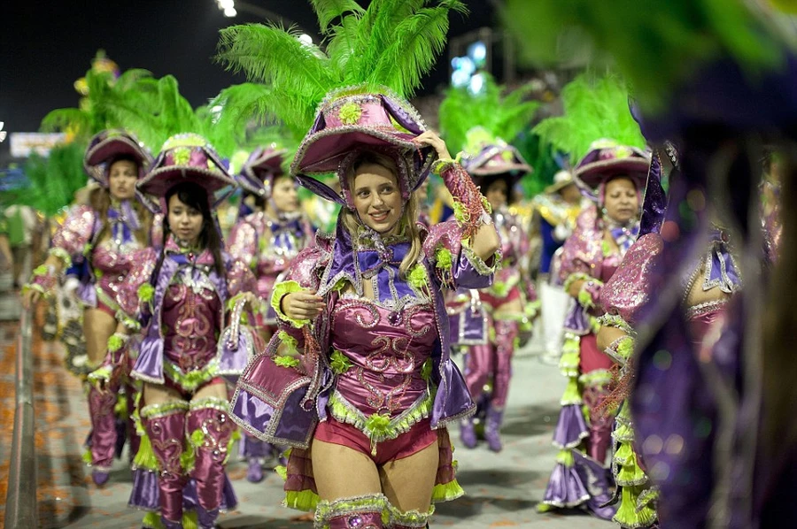 Đường phố Brazil &quot;bùng nổ&quot; sắc màu trong lễ hội Carnival