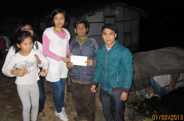 Đoàn Thanh niên NXBGDVN trao quà cho những mảnh đời khó khăn tại Hà Nội ảnh 6