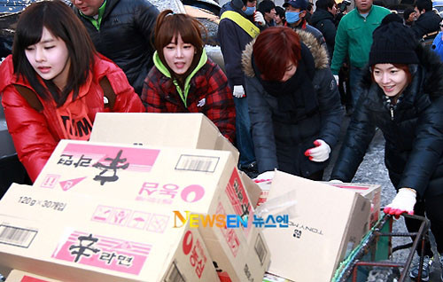 Sao châu Á hân hoan đón mừng năm mới ảnh 1