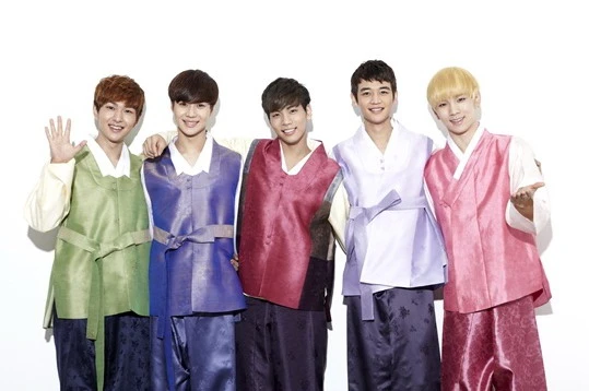 SHINee mặc hanbok chúc mừng năm mới