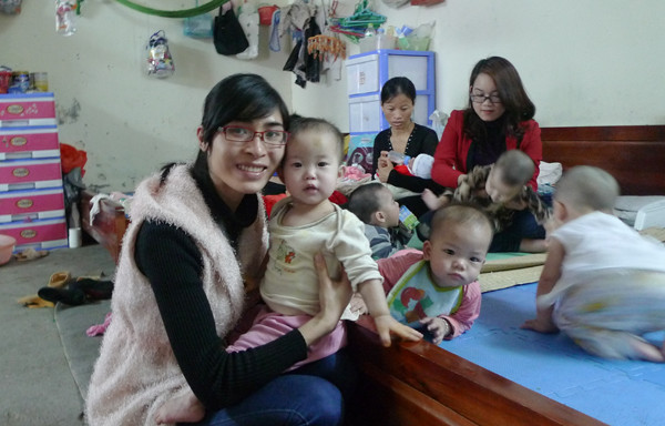 Đoàn Thanh niên NXBGDVN trao quà cho những mảnh đời khó khăn tại Hà Nội ảnh 8