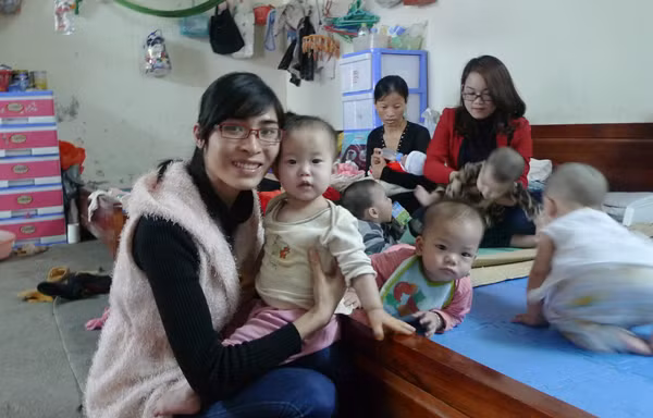 Đoàn Thanh niên NXBGDVN trao quà cho những mảnh đời khó khăn tại Hà Nội ảnh 8